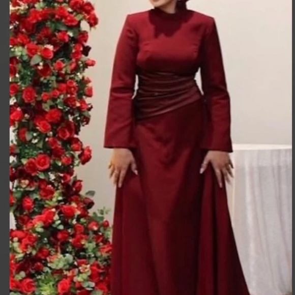 Elegant Burgundy Long Sleeve Dresses - Picture 10 of 10
